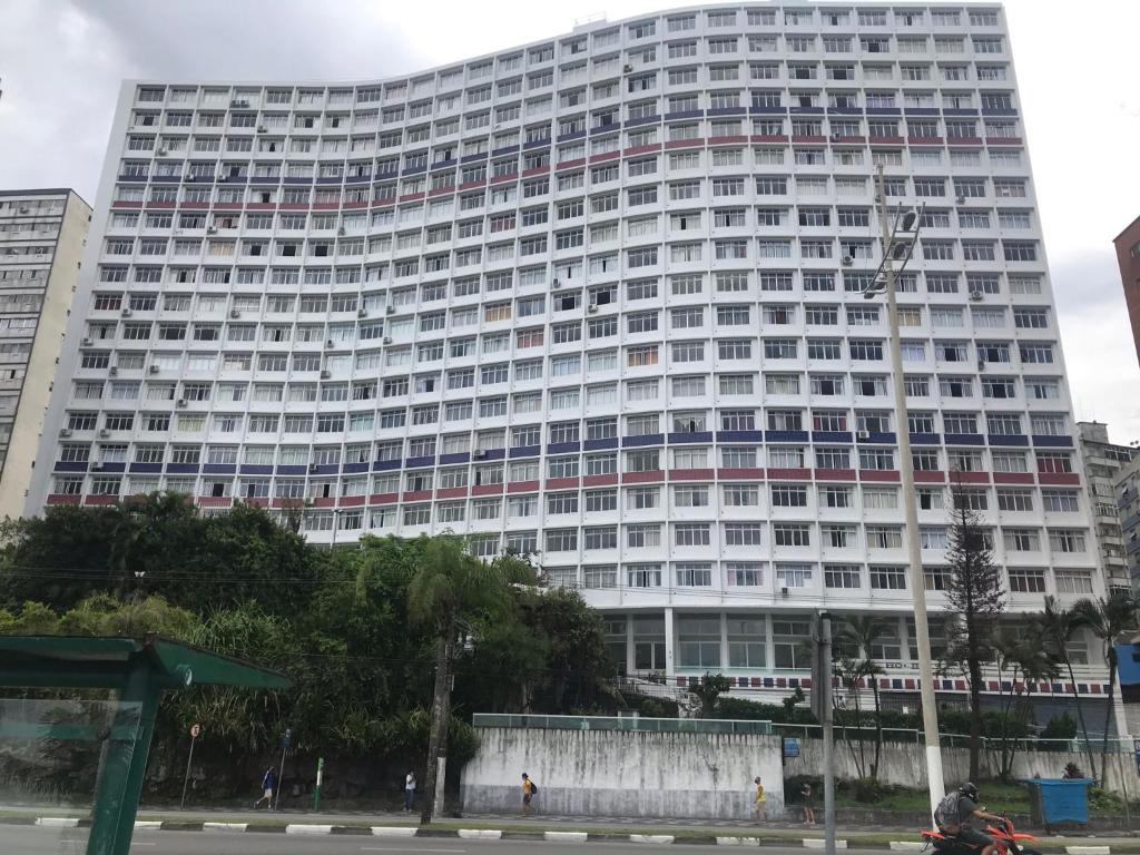 a large white building with many windows at Apartamento Frente ao Mar Santos II in Santos