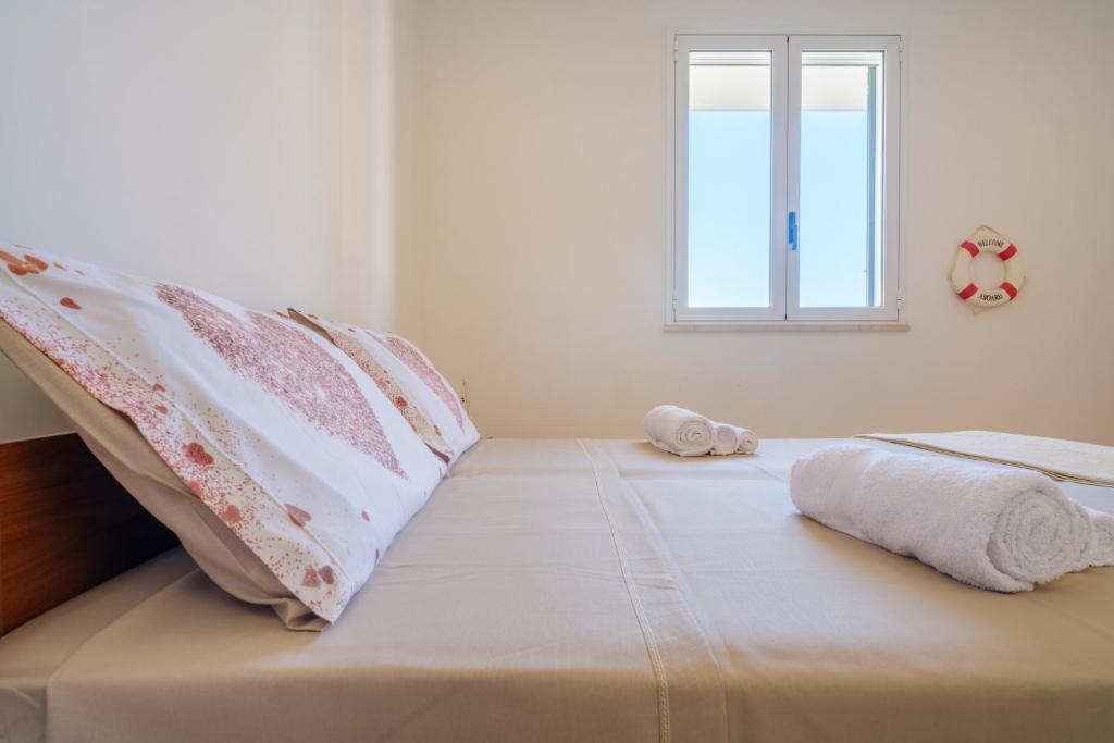 Posteľ alebo postele v izbe v ubytovaní Villetta Libeccio Torre dell'orso