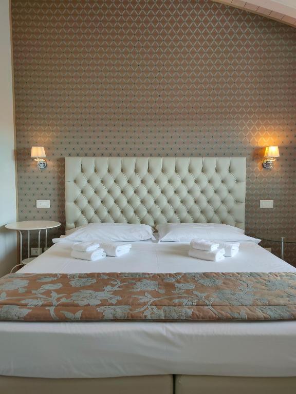 Postel nebo postele na pokoji v ubytování Nuova Opera Rooms