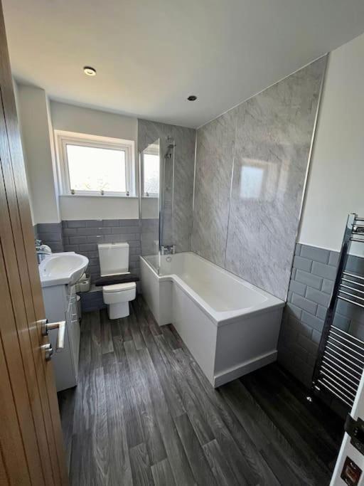 Contractor House Leeds, Stanningley Updated 2023 Prices