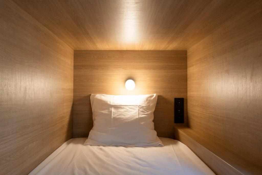 CENTRAL Hostel Bordeaux Centre房間的床