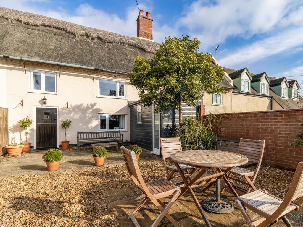 Midthatch, Sea Palling (updated prices 2024)