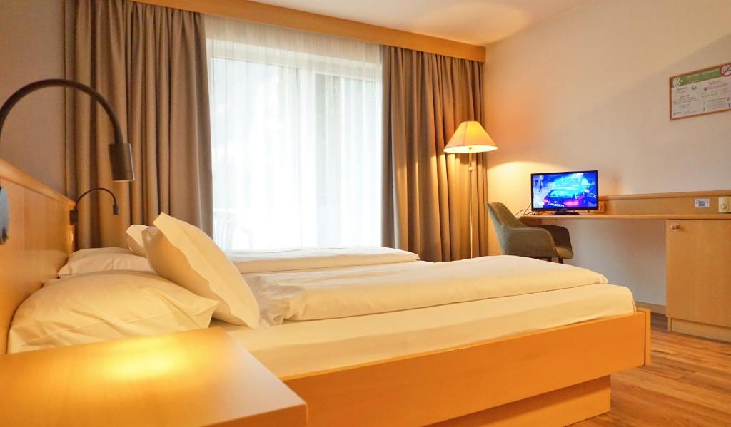 Postel nebo postele na pokoji v ubytování Hotel Brenner - Stop & Go