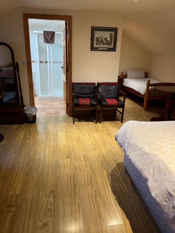Postel nebo postele na pokoji v ubytování Doughlasha House V93RX64