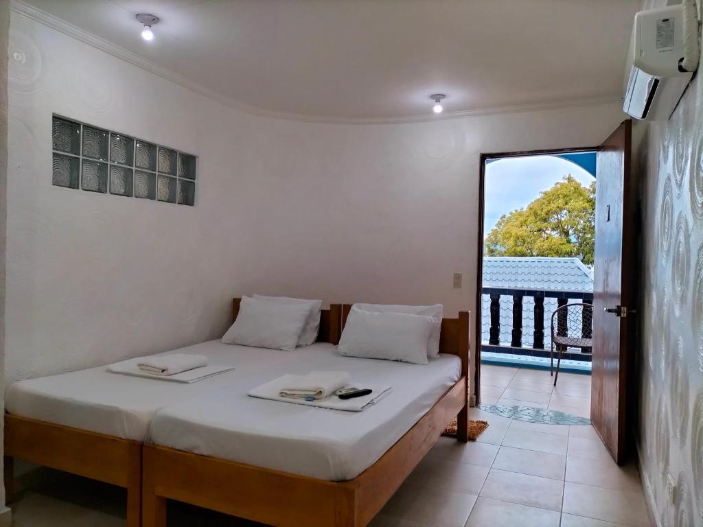 Postel nebo postele na pokoji v ubytování Princess of Coron Austrian Resort