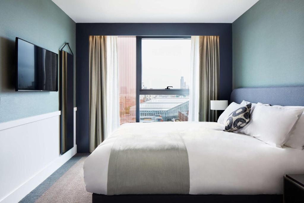 Postel nebo postele na pokoji v ubytování Hyatt House Manchester