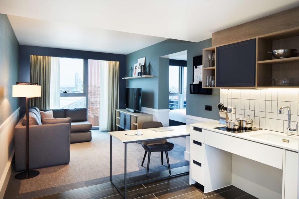 Kuchyň nebo kuchyňský kout v ubytování Hyatt House Manchester