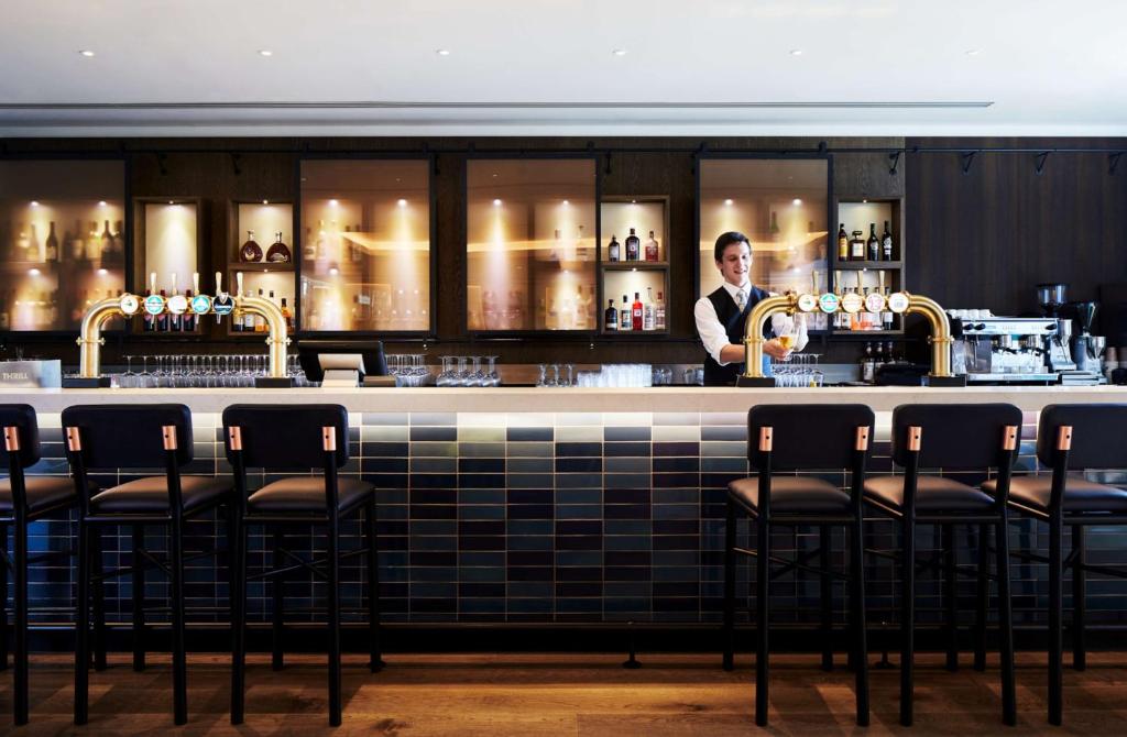 Lounge nebo bar v ubytování Hyatt House Manchester