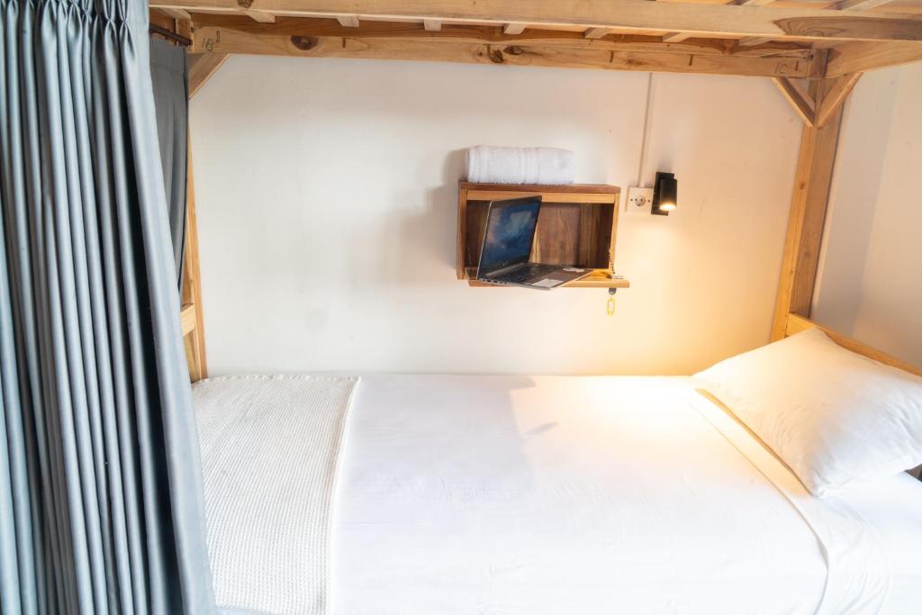 Surf & Party - Hostel Somewhere Else - 5