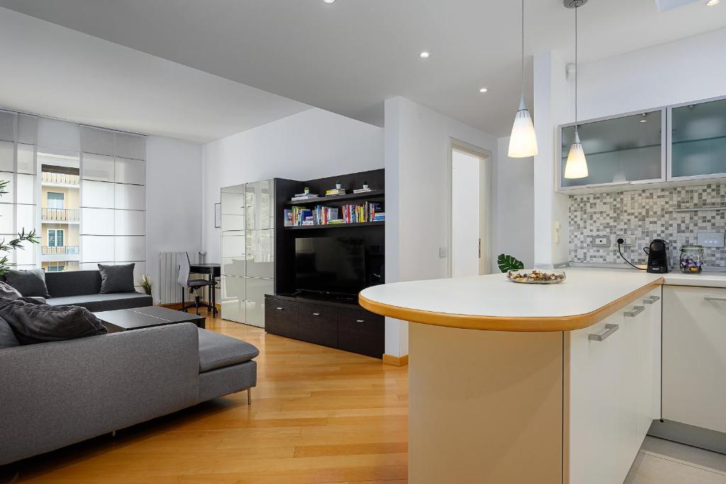 Stylish condo garibaldi sempione 85m2 - self check-in - One-Bedroom Apartment