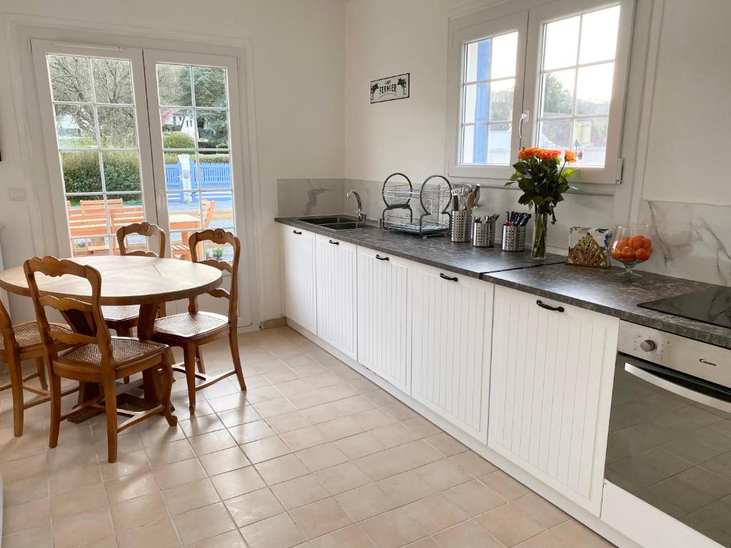 Kuchyňa alebo kuchynka v ubytovaní Villa Opale Etretat