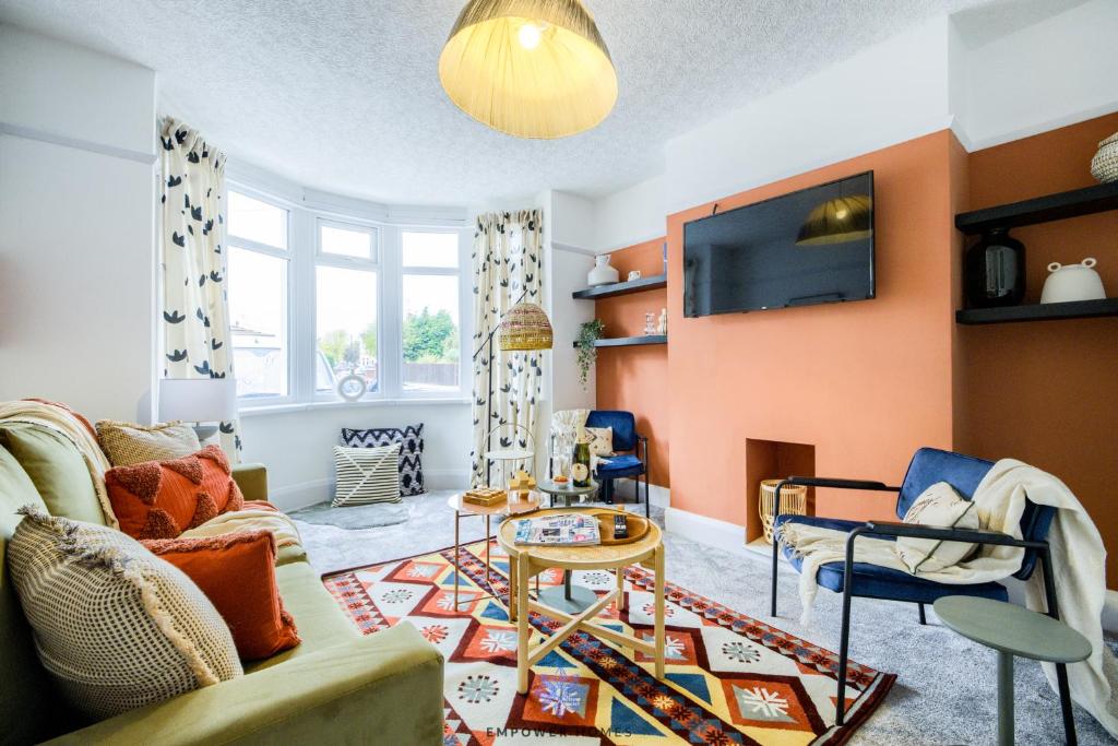 Coventry Stunning House, 3 double beds, Birmingham Airport NEC, Sleeps