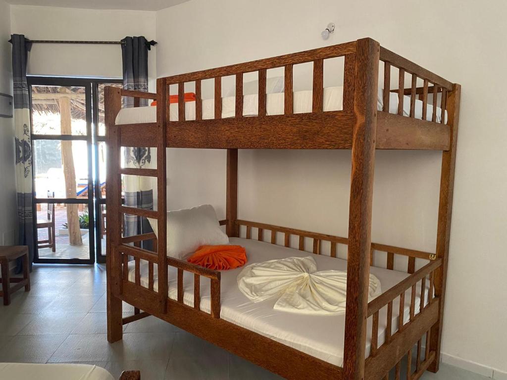 Postel nebo postele na pokoji v ubytování Amani Hotel Paje