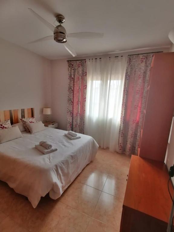 Postel nebo postele na pokoji v ubytování Keka en Playa la Victoria con Ascensor Grupo AC Gestion