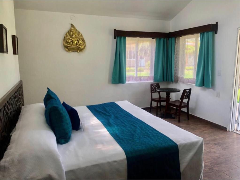 Postel nebo postele na pokoji v ubytování Ananta Hotel