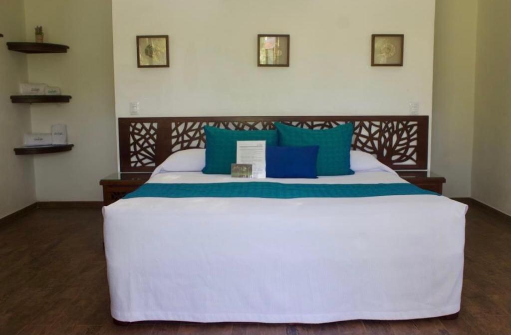 Postel nebo postele na pokoji v ubytování Ananta Hotel