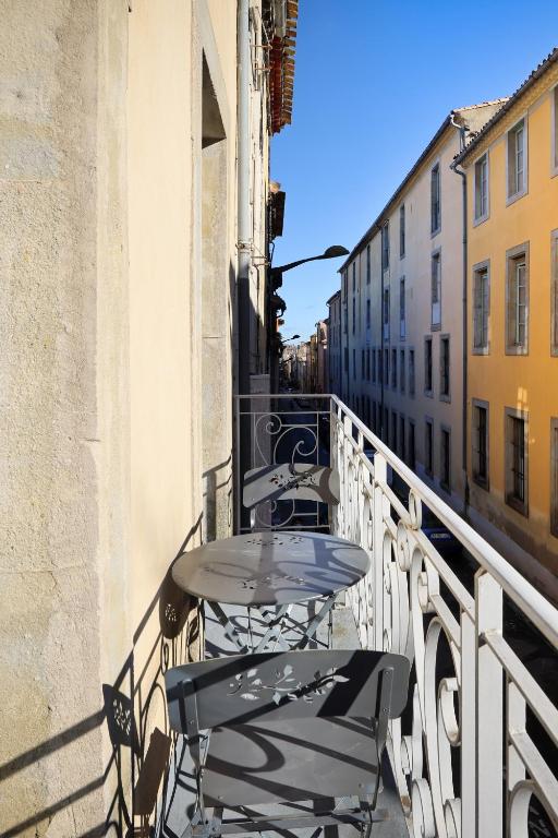 Balkon lub taras w obiekcie N1 Des Études Cosy Duplex Netflix Balcon ConciergerieDameCarcas