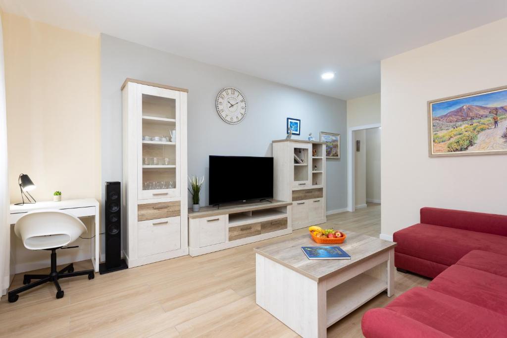 Televízia a/alebo spoločenská miestnosť v ubytovaní Home2Book Charming Apartment Puertito de Güímar
