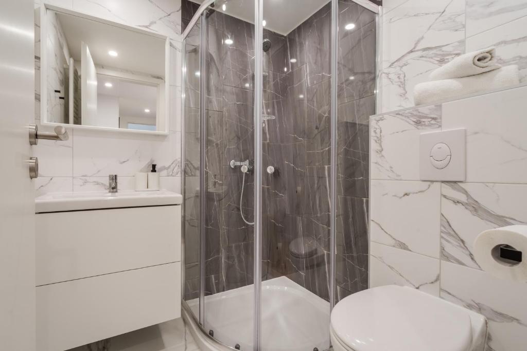 Kúpeľňa v ubytovaní K33- Boutique Apartments, Best Location, by BQA