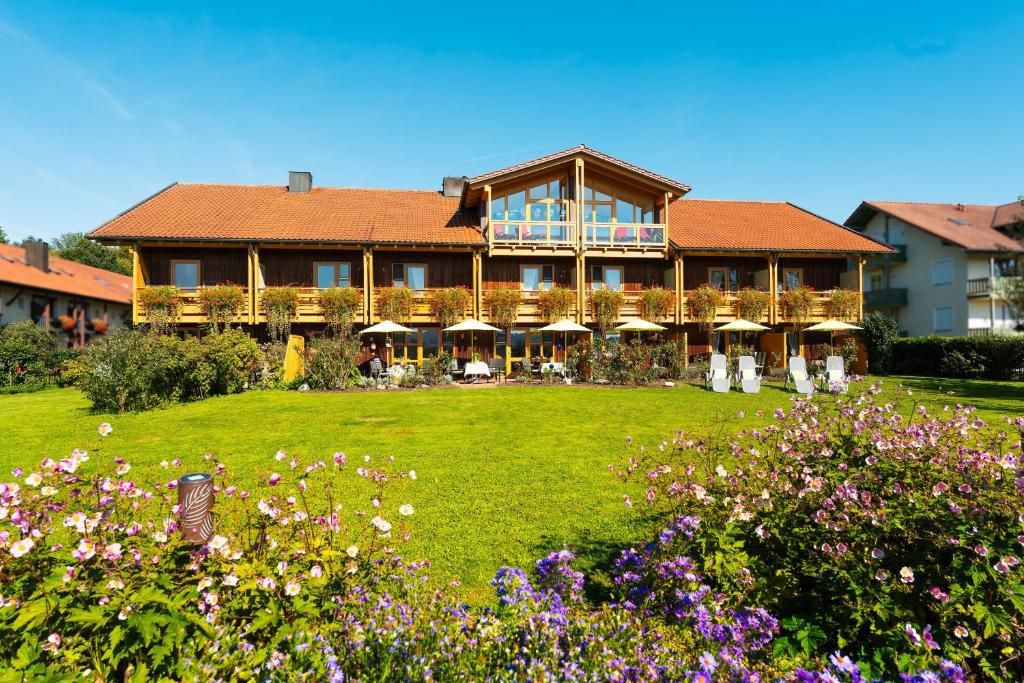 Zahrada ubytování Hotel An der Brunnader - Die Therme befindet sich 4 Geh-Minuten entfernt