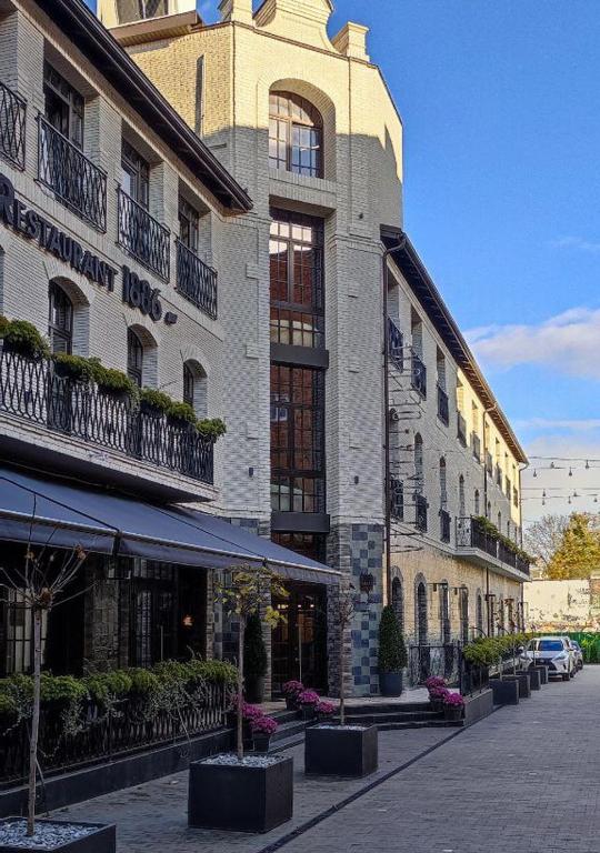 Victoria Deluxe Hotel - Housity
