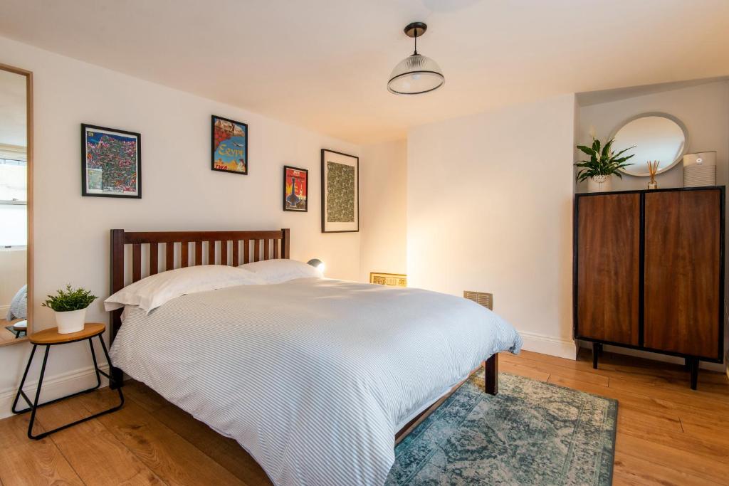 60 Steps to the Sea with Private Courtyard - Apartamento De Una Habitación