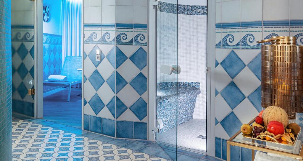 Ein Badezimmer in der Unterkunft Victor's Residenz-Hotel Saarbrücken