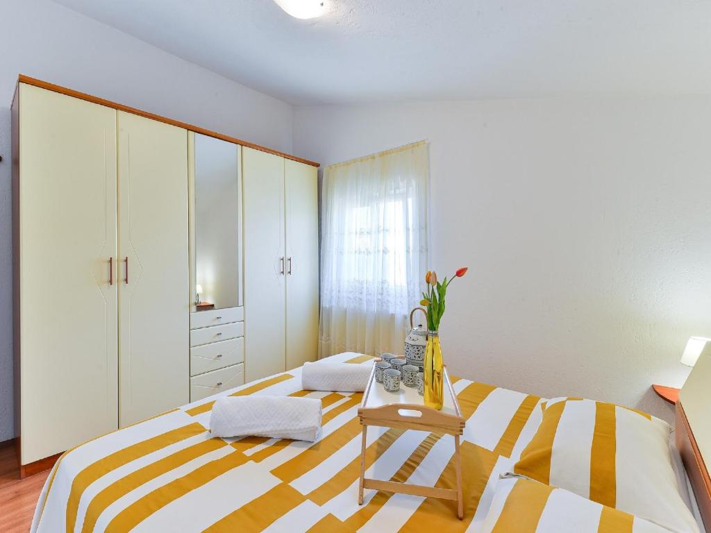 Posteľ alebo postele v izbe v ubytovaní Holiday House Marina with pool