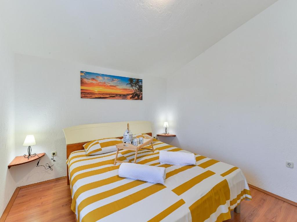 Posteľ alebo postele v izbe v ubytovaní Holiday House Marina with pool