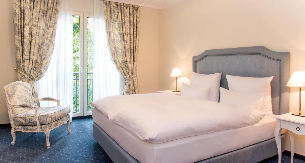 Ein Bett oder Betten in einem Zimmer der Unterkunft Victor's Residenz-Hotel Saarbrücken