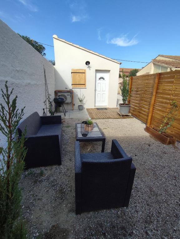 Paisible maisonnette à Entraigues sur la Sorgue - Appartement D'une Chambre