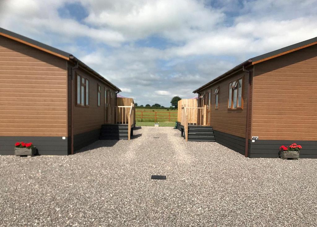 a row of modular homes in a parking lot at Larkrise Farm Lodges in Babcary