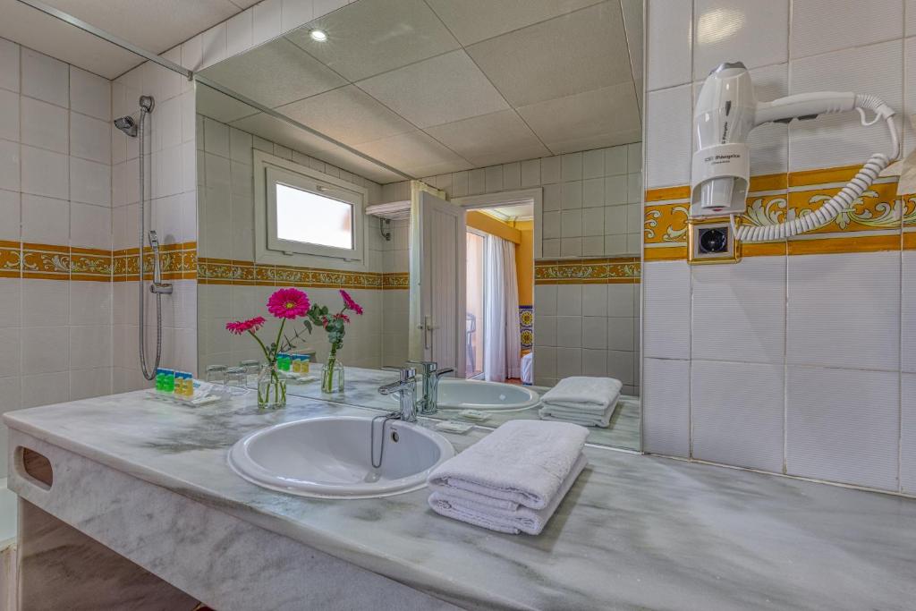 Playadulce - Twin Room (2 Adults + 1 Child)