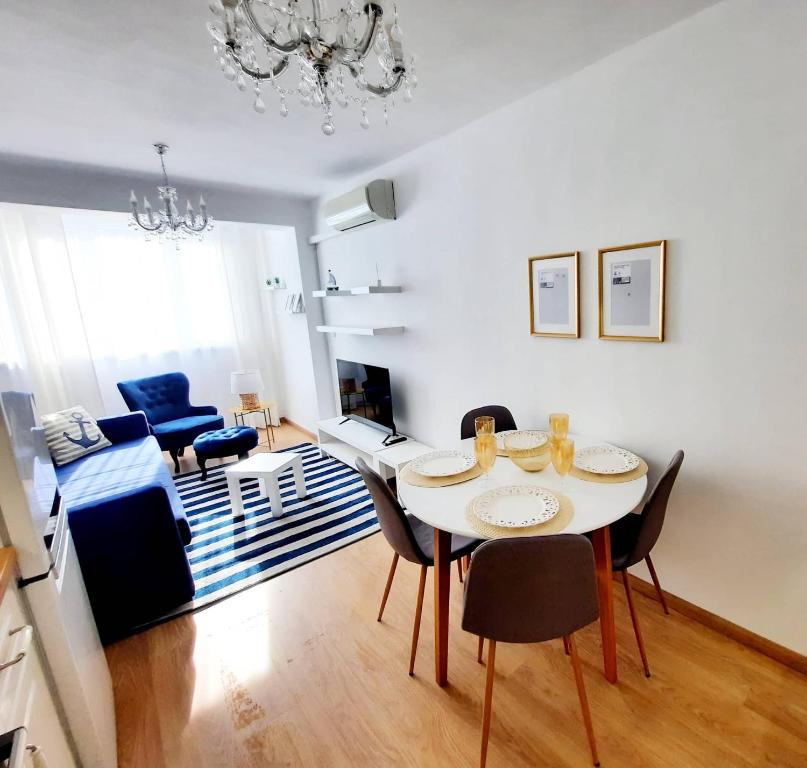 TV a/nebo společenská místnost v ubytování VARNA NAUTICAL Apartment