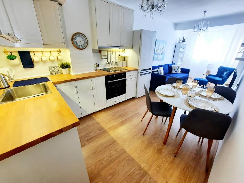 Kuchyň nebo kuchyňský kout v ubytování VARNA NAUTICAL Apartment