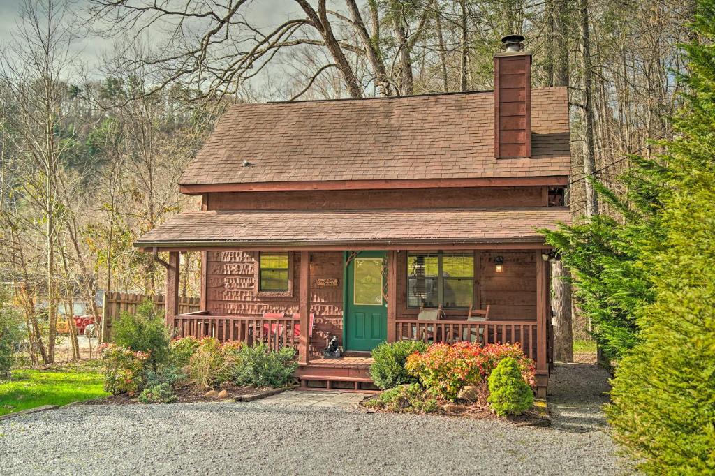 CREEKSIDE Cabin w/ LOFT by Pigeon Forge - 一居室房屋