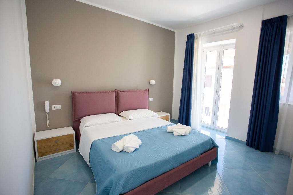 Łóżko lub łóżka w pokoju w obiekcie Hotel da Alfredo