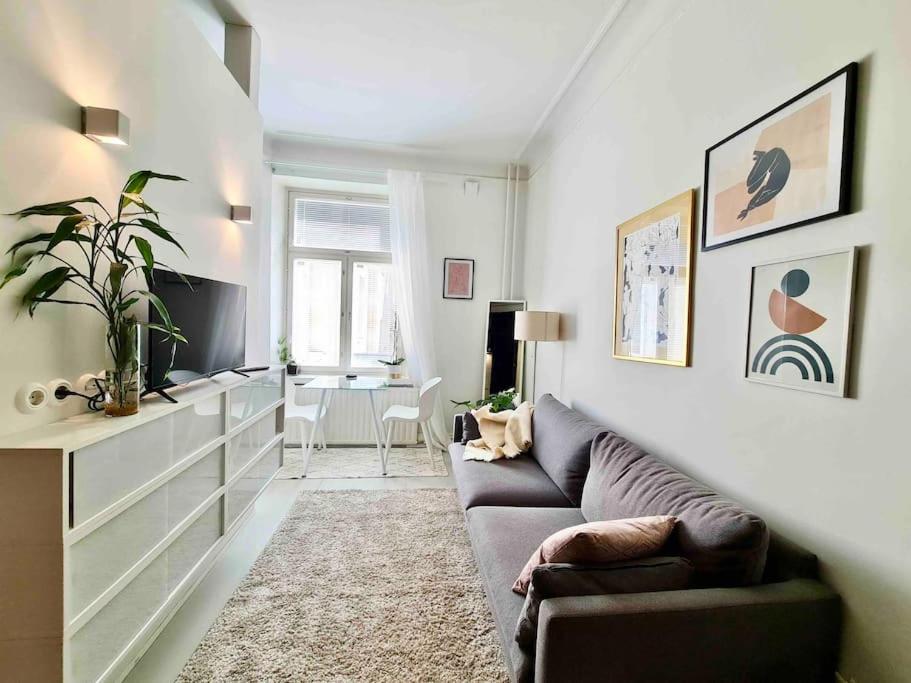 Posezení v ubytování Stylish Studio in Downtown Helsinki