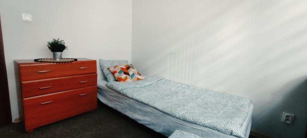 Posteľ alebo postele v izbe v ubytovaní Tanie spanie przy Malcie - Zameldowanie bezobsługowe -