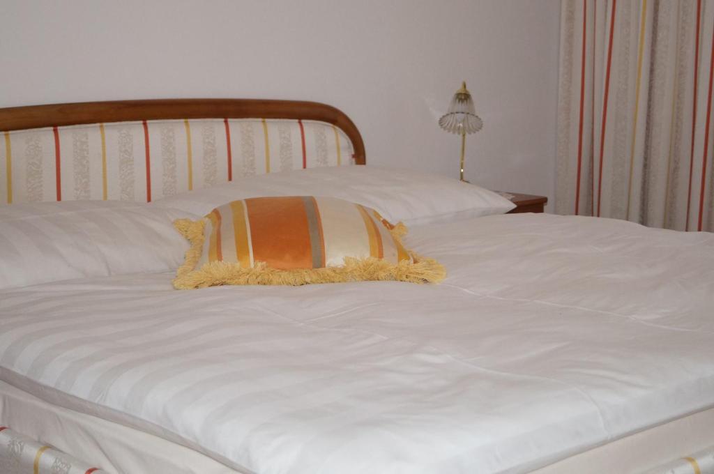 A bed or beds in a room at Appartement Residenz Klabacher