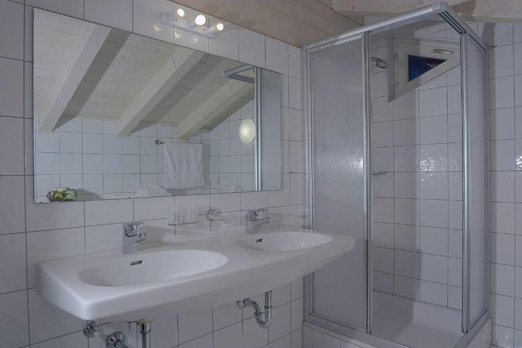 A bathroom at Appartement Residenz Klabacher