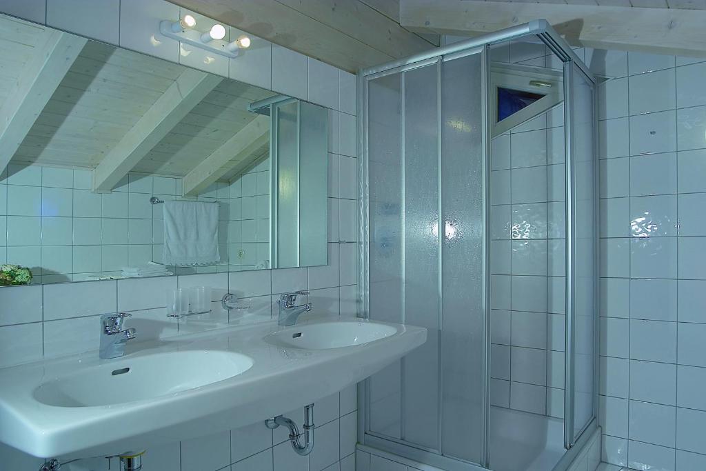 A bathroom at Appartement Residenz Klabacher