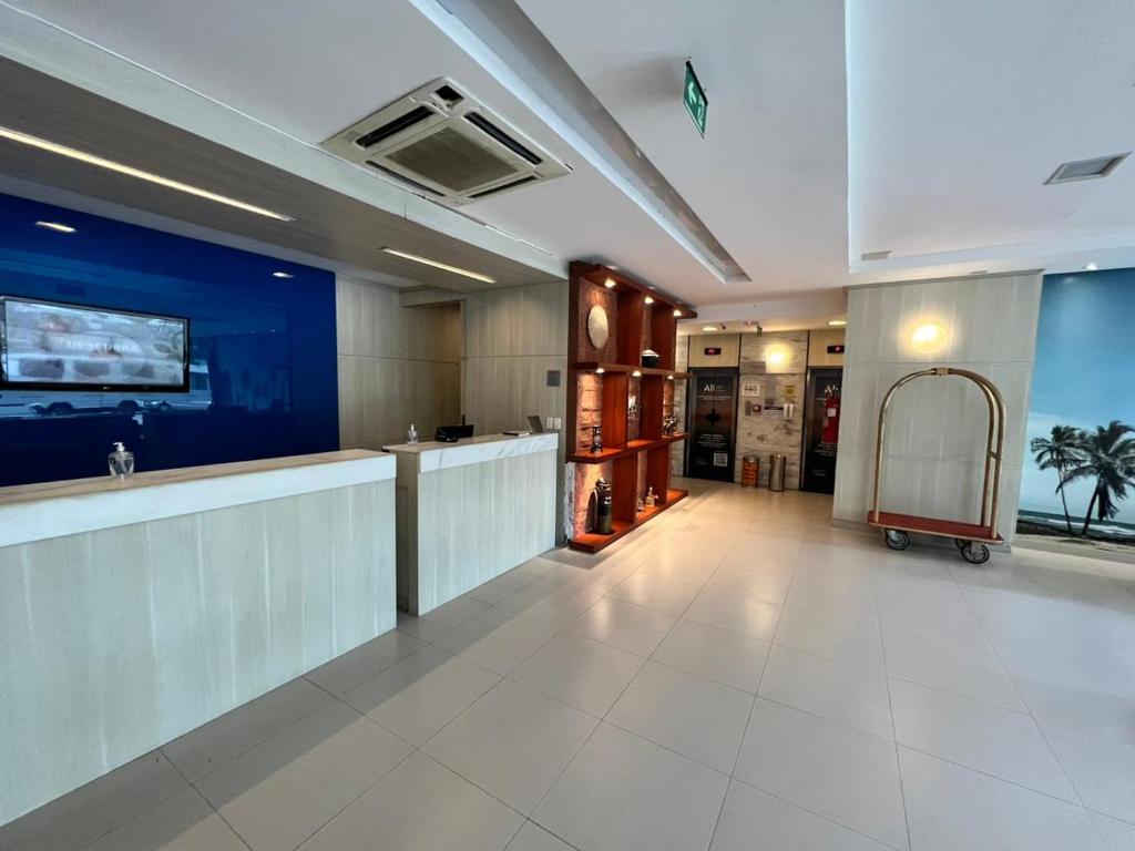 a lobby with a bar in a building at Navegantes apartamento in Recife