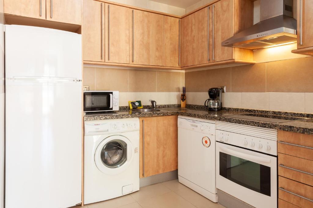 Apartamentos Playamarina - Three-Bedroom Apartment