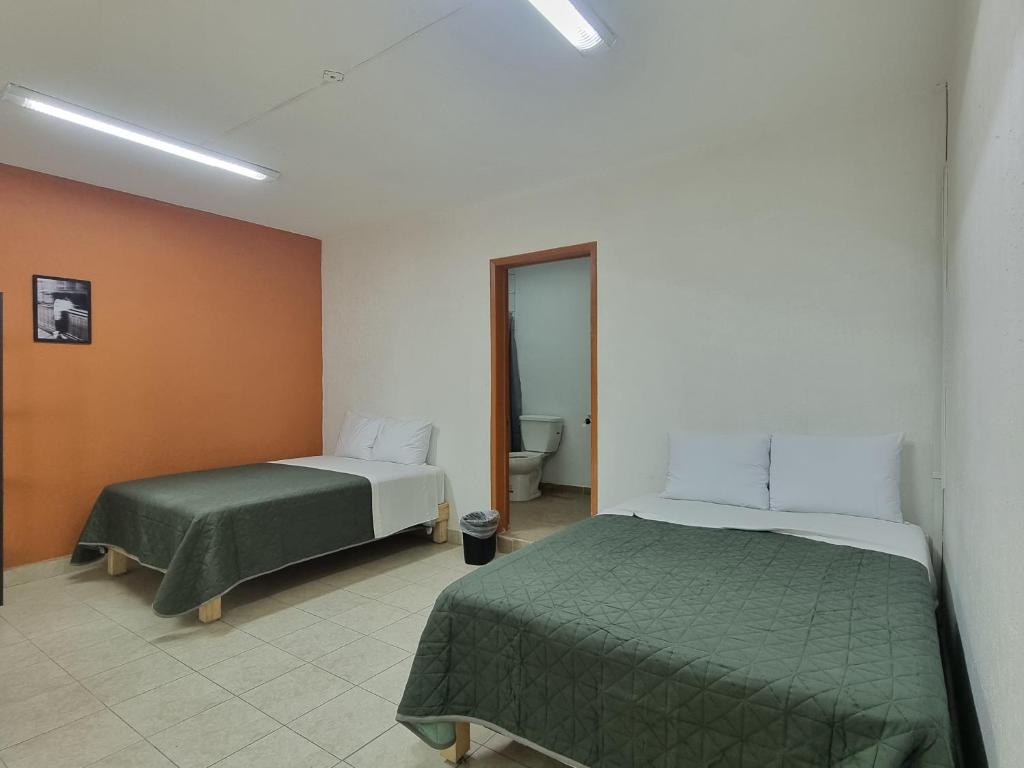 Postel nebo postele na pokoji v ubytování Residencia Ximatario