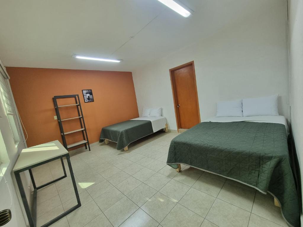 Postel nebo postele na pokoji v ubytování Residencia Ximatario