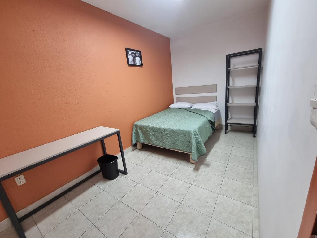 Postel nebo postele na pokoji v ubytování Residencia Ximatario