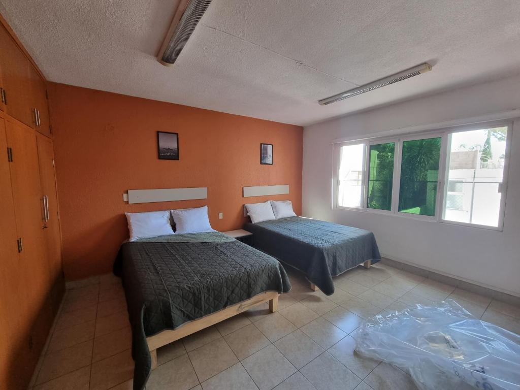 Postel nebo postele na pokoji v ubytování Residencia Ximatario