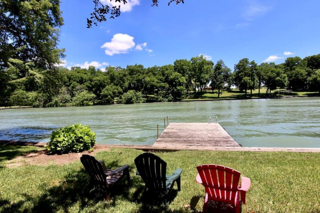 The Lakehouse, McQueeney (updated prices 2024)