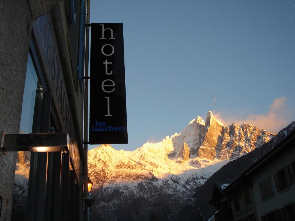 Nespecifikovaný výhled na hory nebo výhled na hory při pohledu z hotelu